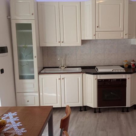 Appartamento Entire Flat, Independent Entrance, 20 Mins To Bgy - Bergamo Milan Airport Nembro Esterno foto