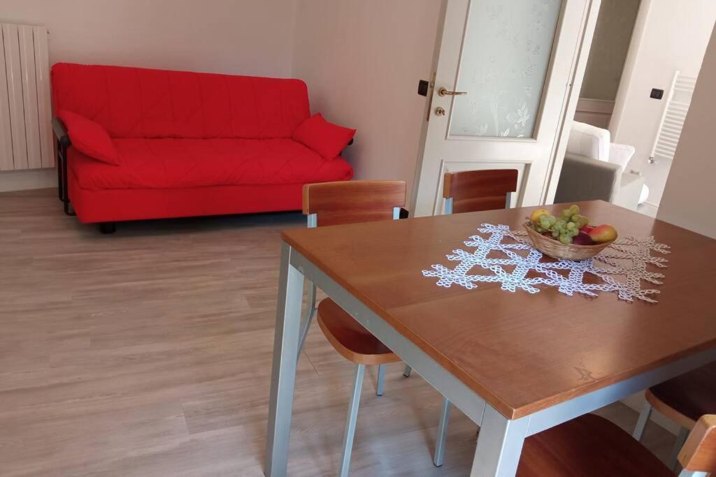 Appartamento Entire Flat, Independent Entrance, 20 Mins To Bgy - Bergamo Milan Airport Nembro Esterno foto