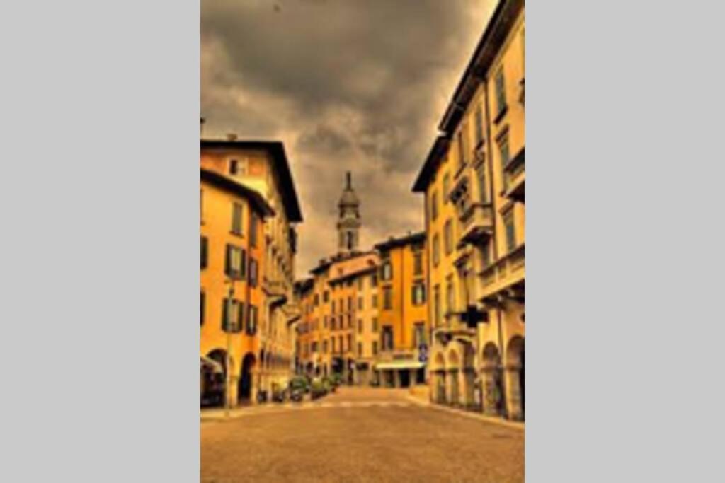 Appartamento Entire Flat, Independent Entrance, 20 Mins To Bgy - Bergamo Milan Airport Nembro Esterno foto