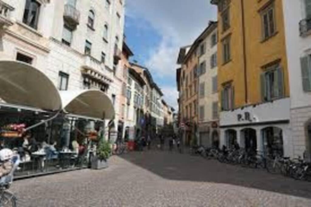 Appartamento Entire Flat, Independent Entrance, 20 Mins To Bgy - Bergamo Milan Airport Nembro Esterno foto