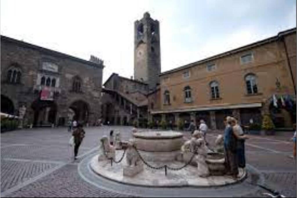 Appartamento Entire Flat, Independent Entrance, 20 Mins To Bgy - Bergamo Milan Airport Nembro Esterno foto