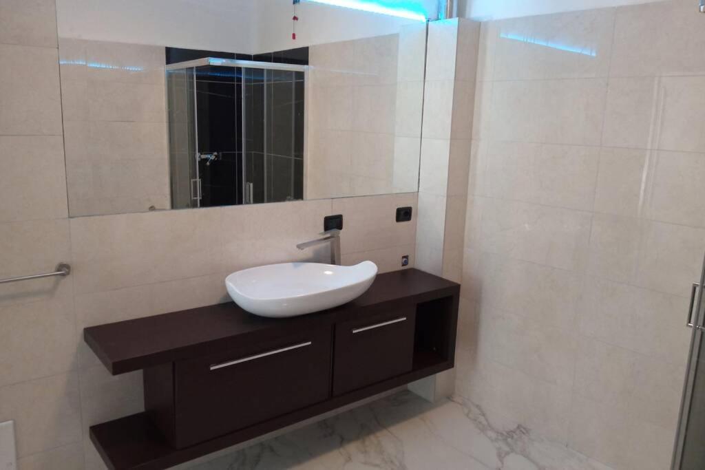 Appartamento Entire Flat, Independent Entrance, 20 Mins To Bgy - Bergamo Milan Airport Nembro Esterno foto