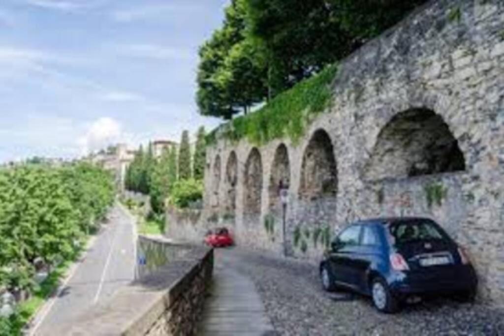 Appartamento Entire Flat, Independent Entrance, 20 Mins To Bgy - Bergamo Milan Airport Nembro Esterno foto