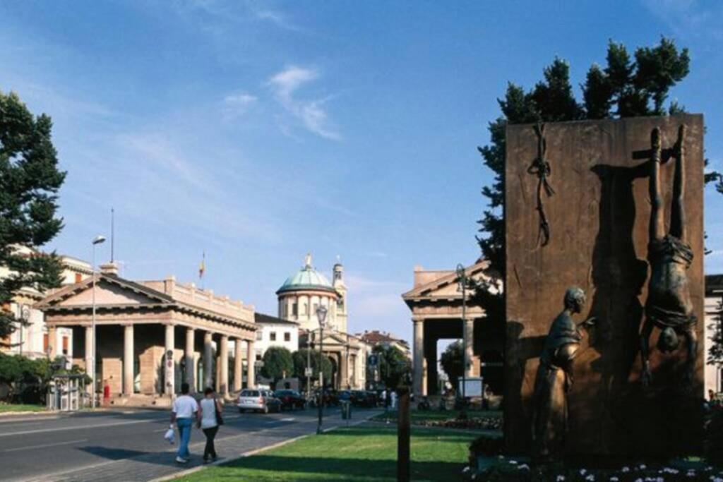 Appartamento Entire Flat, Independent Entrance, 20 Mins To Bgy - Bergamo Milan Airport Nembro Esterno foto