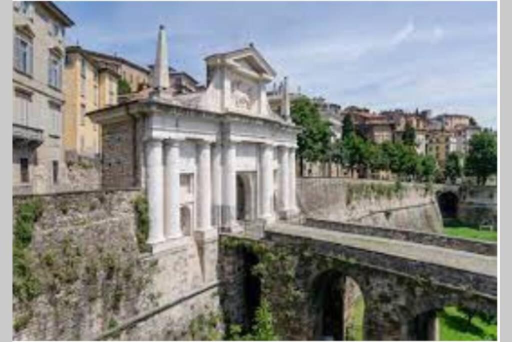 Appartamento Entire Flat, Independent Entrance, 20 Mins To Bgy - Bergamo Milan Airport Nembro Esterno foto