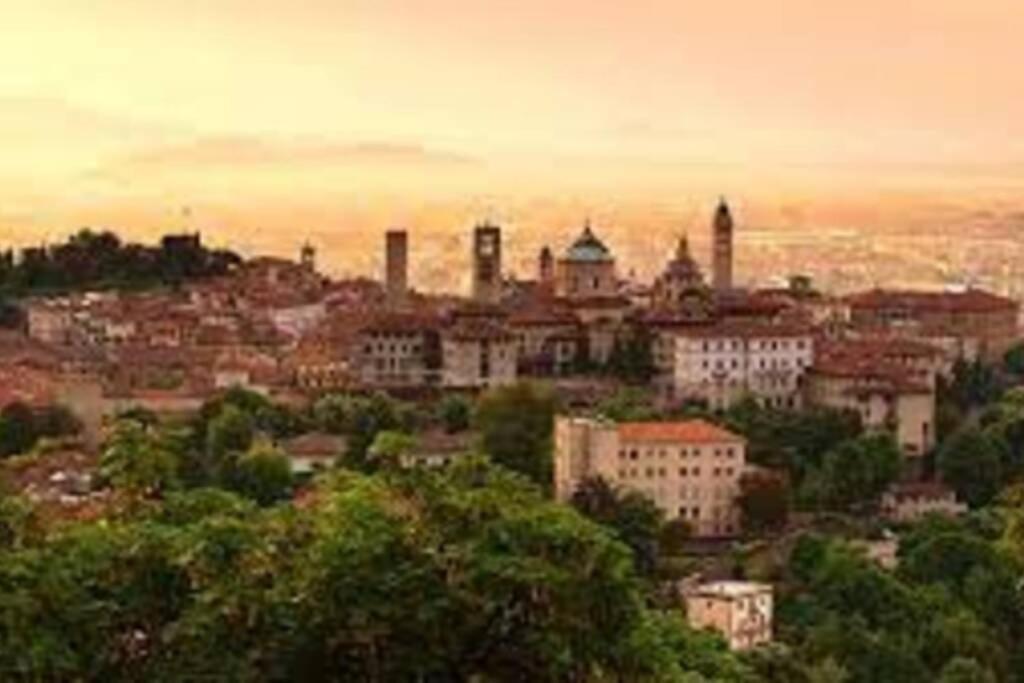 Appartamento Entire Flat, Independent Entrance, 20 Mins To Bgy - Bergamo Milan Airport Nembro Esterno foto